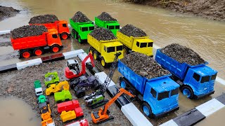 Download lagu Cleaning the Sand Truck and Finding Toy Cars, Tayo, Loader, Beko, Molen Car, Crane mp3