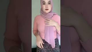 Download lagu goyang tante hijab montok meresahkan#shorts#goyangtiktok mp3 Download lagu goyang tante hijab montok meresahkan#shorts#goyangtiktok mp3