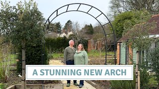 Installing A New Garden Arch / Harrod Horticultural Roman Garden Arch // Cottoverdi