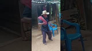 ASI SE BAILA EL ZAPATAZO #huapangosperros #norteñas #viral #trendingshorts #baile