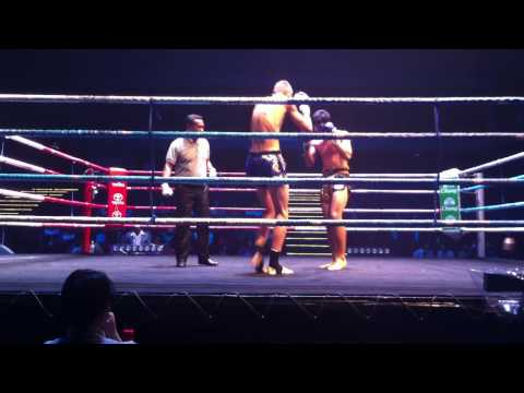 Colton bird muay thai Asiatique fight rnd1