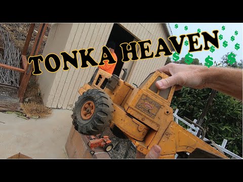 I FOUND A TRUCK LOAD OF MONEY AT THIS GARAGE SALE!