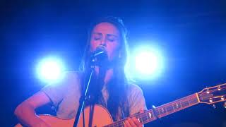 Amy Shark - "Leave Us Alone" (Live in Boston)