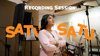 Download lagu Idgitaf - Satu-Satu (Recording Session) mp3 Download lagu Idgitaf - Satu-Satu (Recording Session) mp3