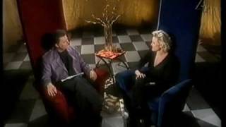 Eva Dahlgren - En blekt blondins resor - 02 Intervju (Konserten, Gud)