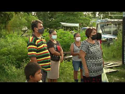Nigel Petillo Meets with the Krooman Lagoon Squatters
