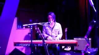 Noah Gundersen- Avalanche/Hold on we're going home- Live at the Red Room, 3/26/14