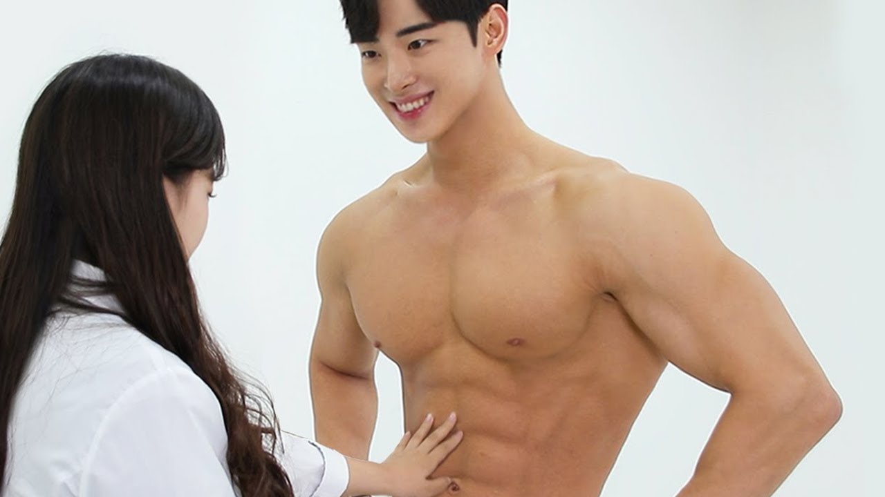 "내 복근 어때?" 몸짱 훈남 앞에서 평정심 유지하기 (여고생 존잘남 반응)│10대연구보고서 [ENG CC]