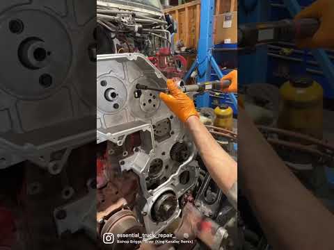 Installing Gears on Cummins ISX 15 #mechanic #job #truck #tools #cummins #shop #installation #gears
