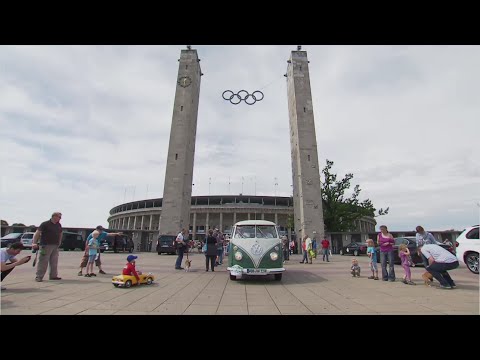Hamburg-Berlin-Klassik 2015 - Actors drive vintage cars