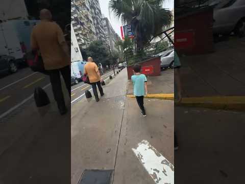 Gino Papá por calle Suipacha al 200 Buenos Aires 15/4/26