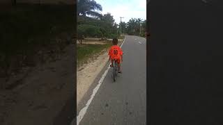 Download lagu Aripin main sepeda lepas tangan mp3