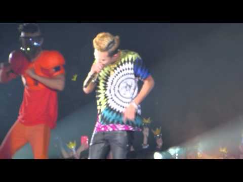 [FANCAM] G-Dragon - Fantastic Baby + Crayon [G-Dragon World Tour - One of a Kind HK 130518]