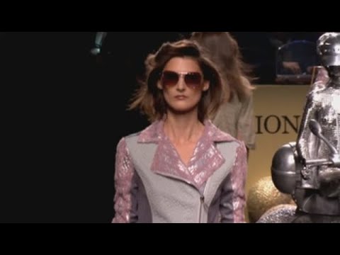 Desfile de Ion Fiz en la Mercedes-Benz Fashion Week