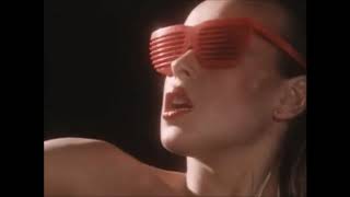 Dire straits-twisting by the pool (music video)