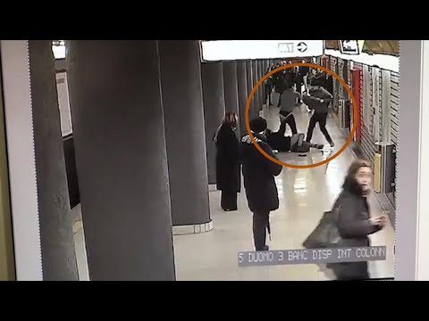 Milano, ladri di cellulari in metro Duomo: l'intervento dei poliziotti in borghese