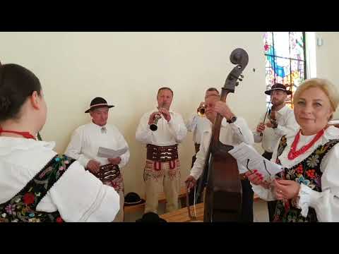 Zespół Jurkowianie przed rozpoczęciem Mszy św.