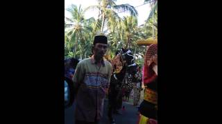 preview picture of video 'Manten kuda tradisi legung  Sumenep'