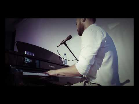 Kuba Jurzyk podczas koncertu charytatywnego dla Paulinki