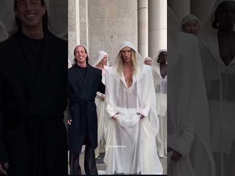 Tyrone Dylan opened the Rick Owens SS25 mens show #rickowens #parisfashionweek @RICKOWENSOFFICIAL