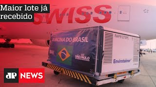 Novo lote da Coronavac chega ao Brasil com 5,5 milhões de doses