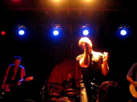 Mark Burgess of The Chameleons playing "In Shreds" at The Bell House, Brooklyn, NYC