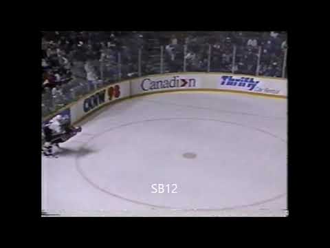 Geoff Courtnall hit Craig Muni Nov. 21/1992