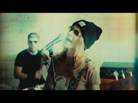 SHIRLEY HOLMES - Binichbinich (Official Video)