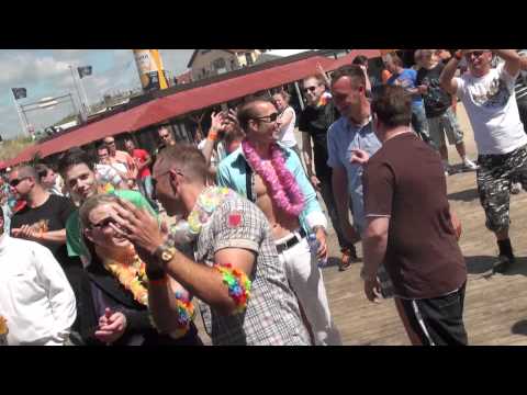 Jonas Steur Playing Split (Jonas Steur Remix) @ Luminosity Beach Festival 2011 Day 2 Part 2