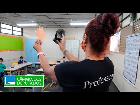 Comissão discute proposta que permite a professor acumular cargos públicos – 08/11/2023