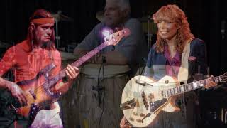 Joni Mitchell live 'In France They Kiss On Main St': bass, vocals and drums.
