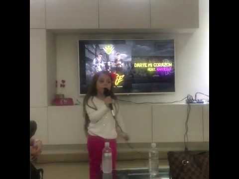 Anabella canta con Dylan y el Turro