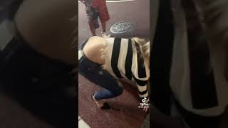 【TikTok】野生のオラウータン❣️見えてる金髪ギャル❤️　　#Shorts