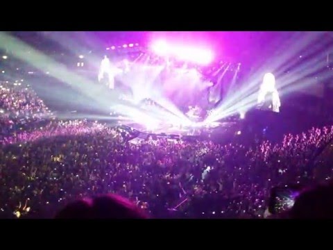 Ellie Goulding - Love me like you do - 30.1.2016, Praha O2 Arena