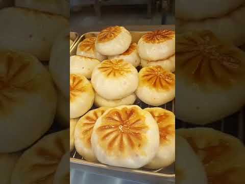 SHENG JIAN BAO:PAN FRIED PORK BUNS/TRADITIONAL STREET FOOD#shengjianbao#trending#viral#shorts