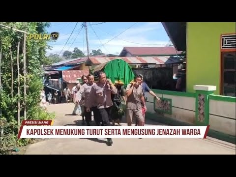 KAPOLSEK MENUKUNG TURUT PIKUL KERANDA PEMAKAMAN WARGA