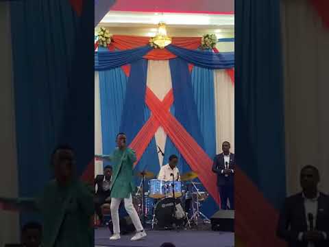 Ah eh de DAVID IZE Interprété par l adorateur Kurtis Emma￼✨🔥🦅🇬🇦😭💨 #worship  #god #adorateur