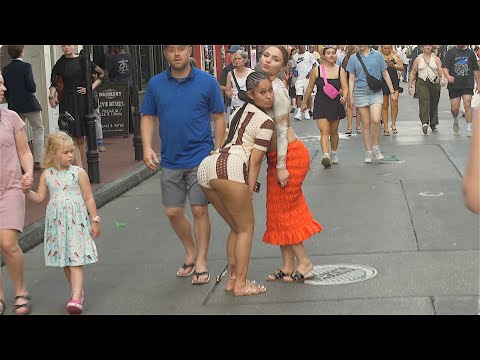 WALKING ON BOURBON STREET FILMING  PRETTY GIRLS IN NEW ORLEANS,LA