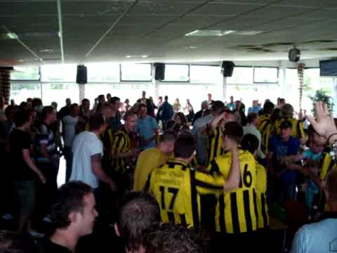 Monster kampioen binnenkomst kantine