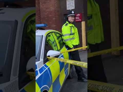 Un uomo di 27 anni è stato arrestato dopo che una donna è stata STUPRATA nel centro di Grimsby ne...