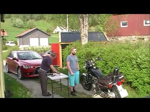 Utan stativ med latterkrampe