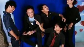 Download lagu Distorzy Band Penantian mp3 Download lagu Distorzy Band Penantian mp3