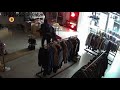 De politie heeft beveiligingsbeelden vrijgegeven van de ramkraak op kinderkledingwinkel Ko&Flo in...