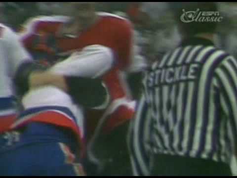 Paul Holmgren vs Clark Gillies