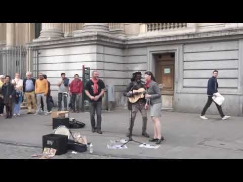 Lampa FALY and Dasha Pearl in Bruxelles Place singing  Bob Marley song (Busker Reggae)