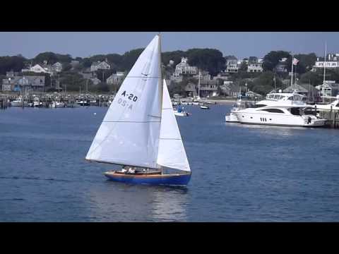 Alerion reproduction sailing in Nantucket