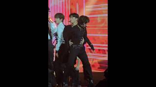 San ran to help yeosang for holding yunho and crashed into eachother #san #yeosang #ateez #shorts