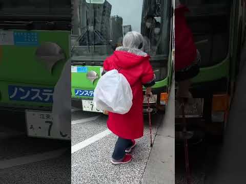 都バスに満車で乗車拒否られた運行妨害する女性#shorts#路線バス