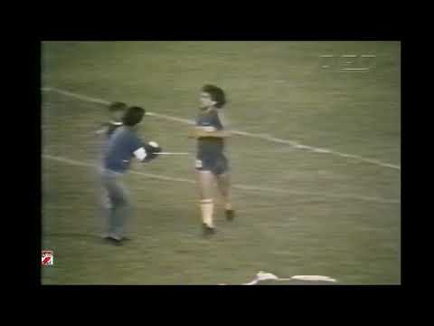 universitario 1 vs boca juniors 0 amistoso de 1981 ( LEGUIA LE ROBA EL SHOW A MARADONA )