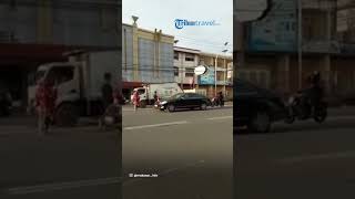 Download lagu Detik-detik Pemotor Knalpot Brong Potong Jalur Iring-iringan Mobil Dinas Presiden Jokowi di Makassar mp3